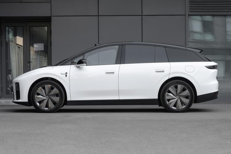 Li Auto i6 - фото 4