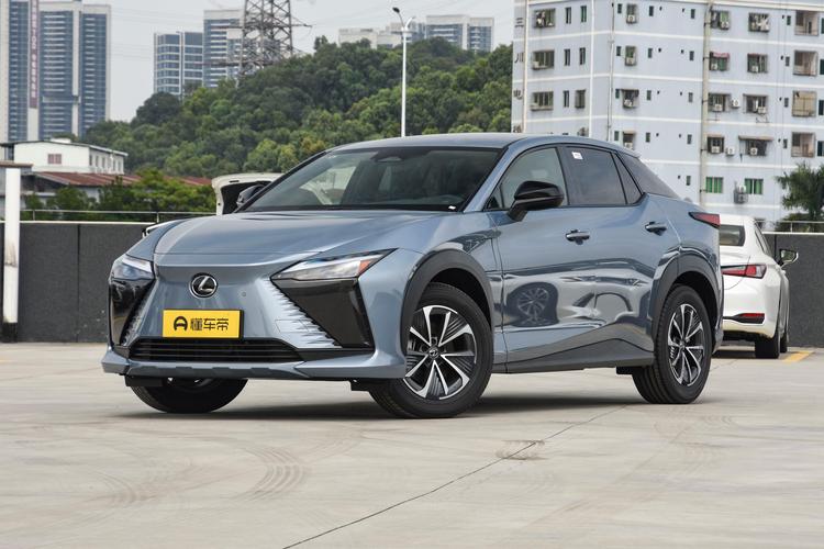Lexus RZ - фото 1
