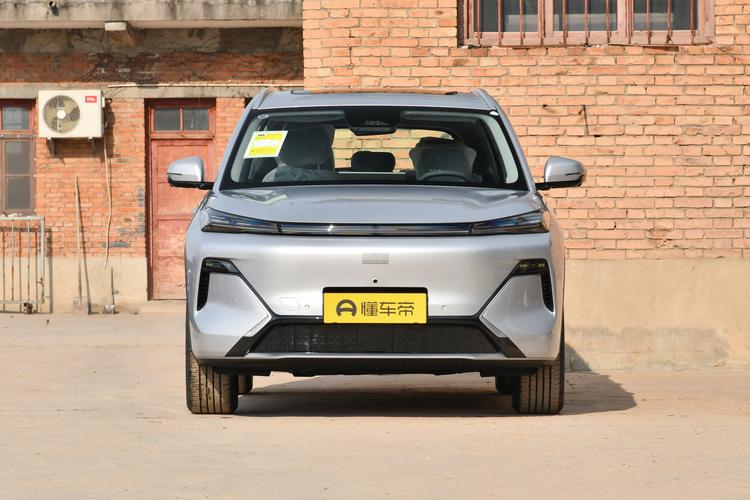 Geely Starship 7 EM-i - фото 2