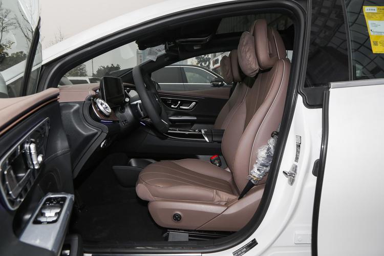 Mercedes-Benz EQE - фото 39