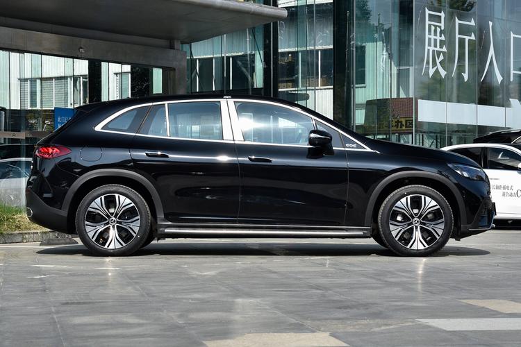 Mercedes-Benz EQE SUV - фото 8