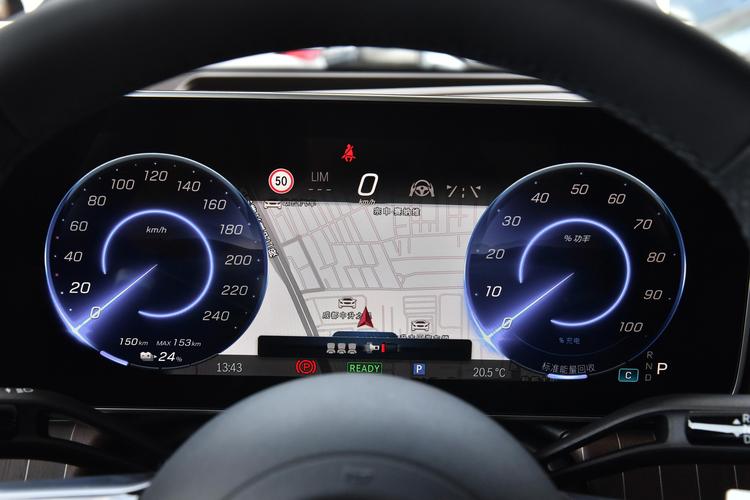 Mercedes-Benz EQE SUV - фото 15