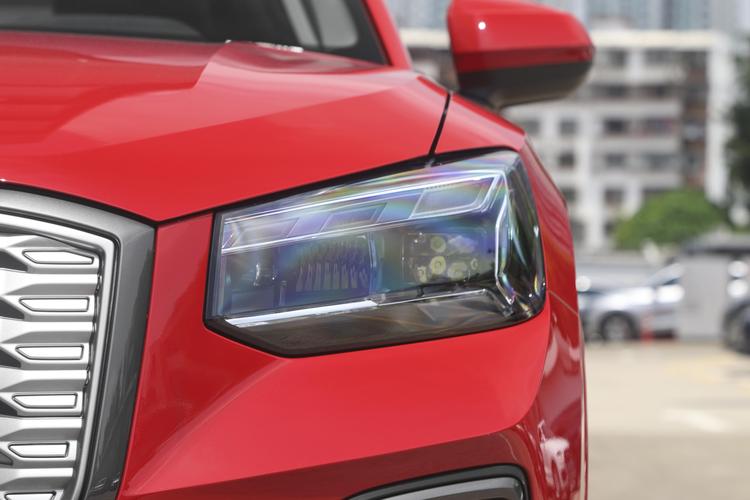 Audi Q2L e-tron - фото 11