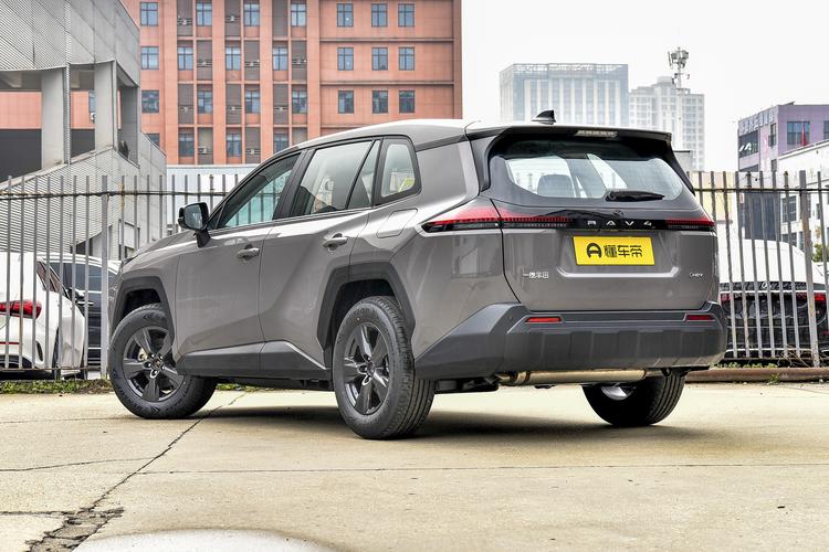 Toyota RAV4 - фото 5