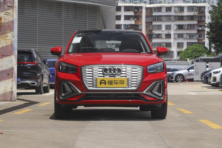 Audi Q2L e-tron - фото 2