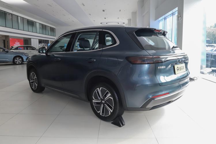 Geely Starship 7 EM-i - фото 5