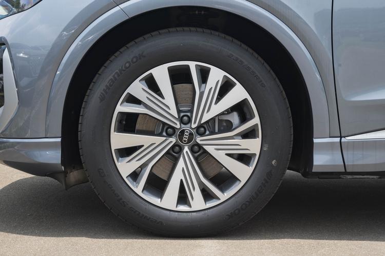Audi Q4 e-tron - фото 12