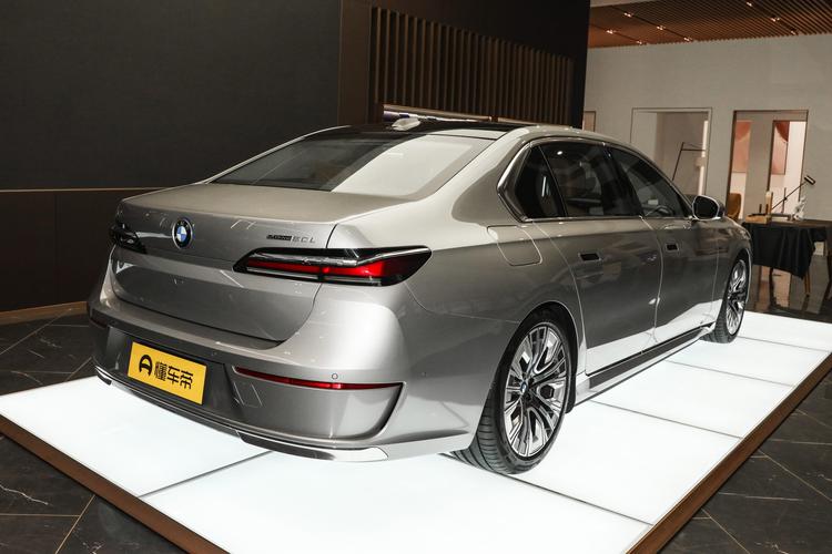 BMW i7 - фото 7