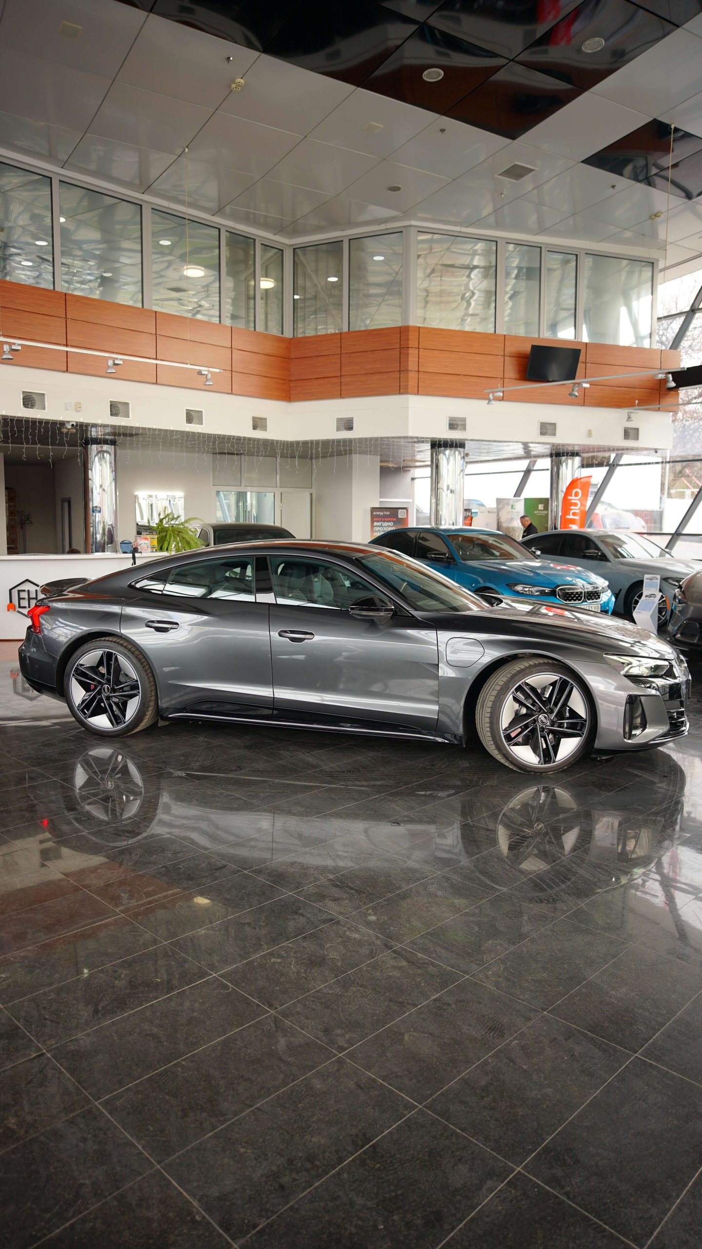 Audi e-tron GT - фото 4
