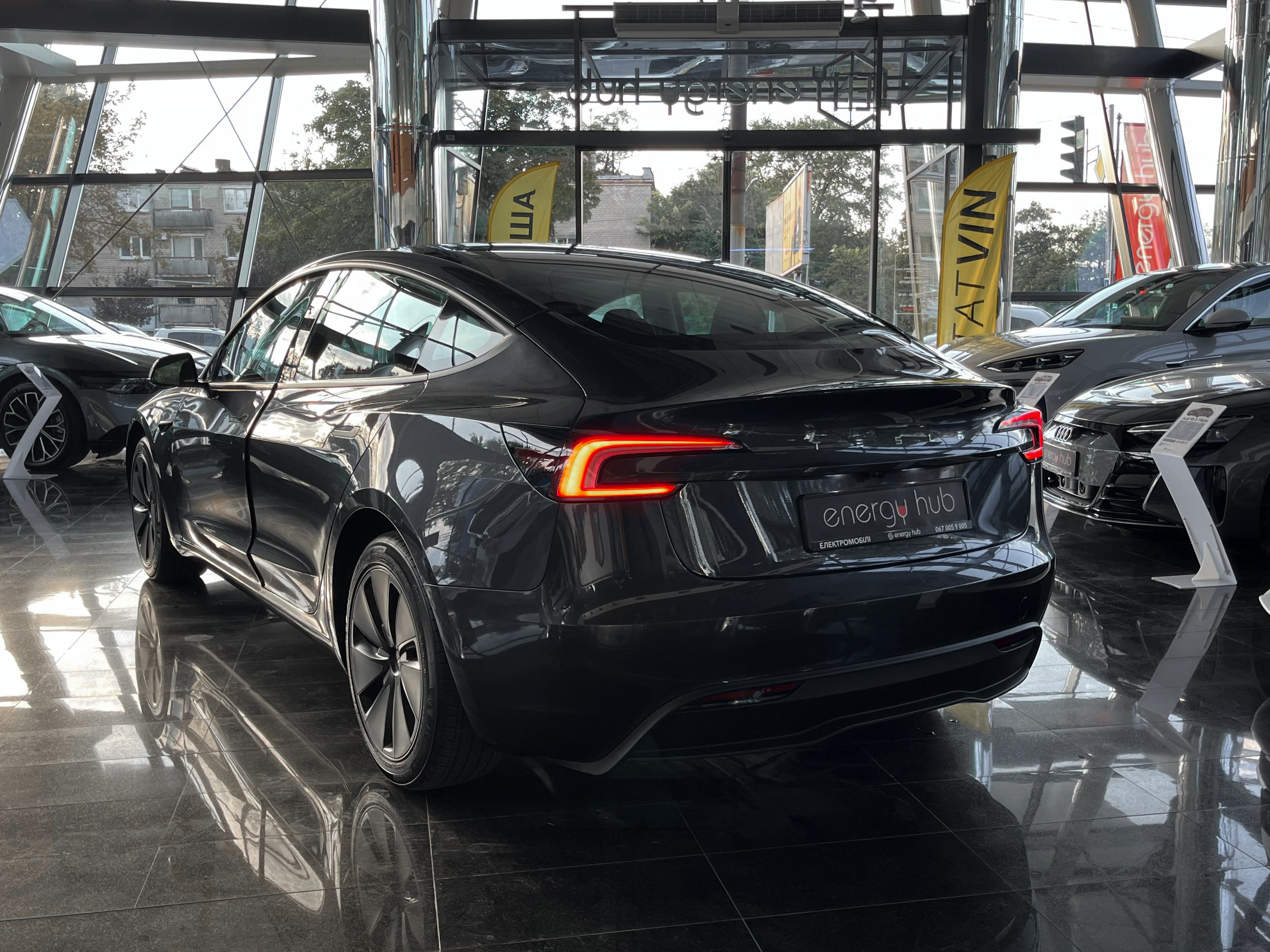 Tesla Model 3 - фото 4