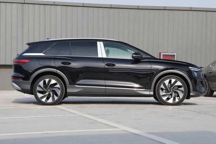 Audi Q5 e-tron - фото 8