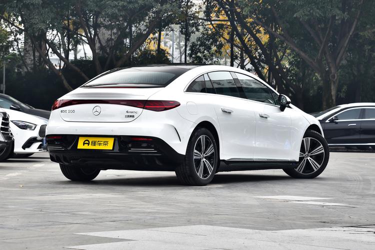 Mercedes-Benz EQE - фото 7