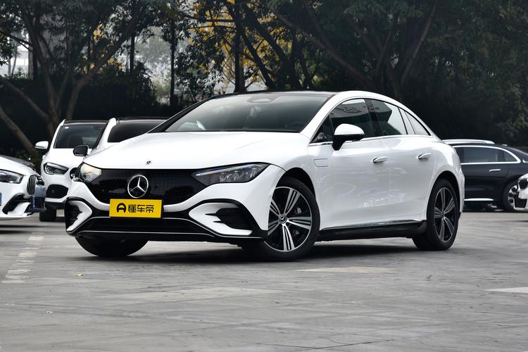 Mercedes-Benz EQE - фото 1