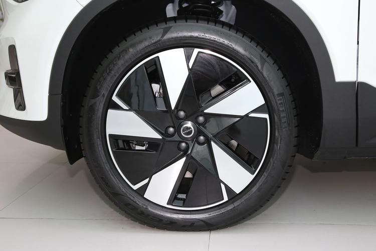 Volvo XC40 Recharge - фото 8