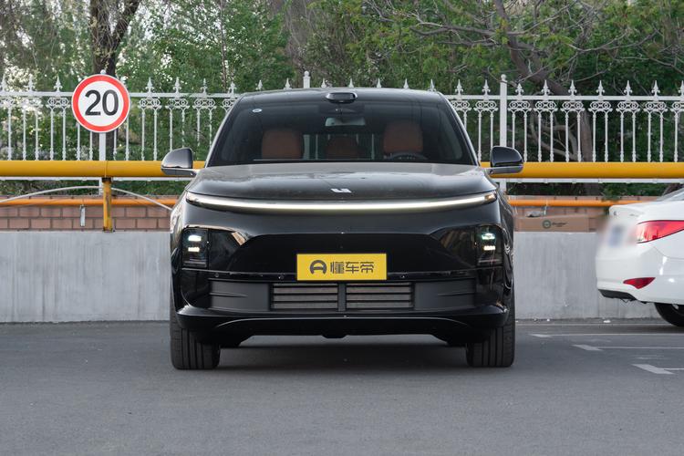 Li Auto L6 - фото 2