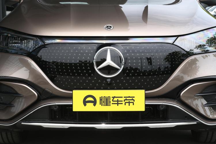 Mercedes-Benz EQE SUV - фото 9