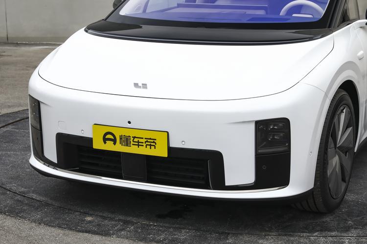 Li Auto i8 - фото 9