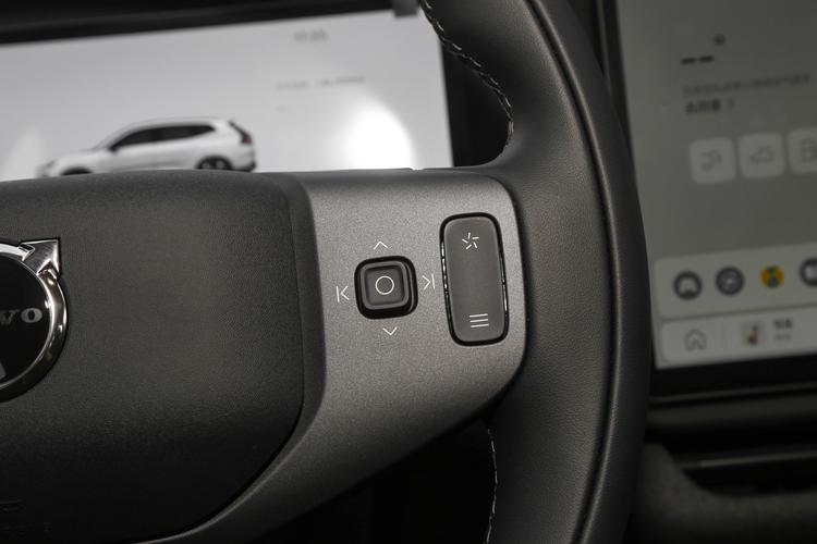 Volvo XC70 - фото 27