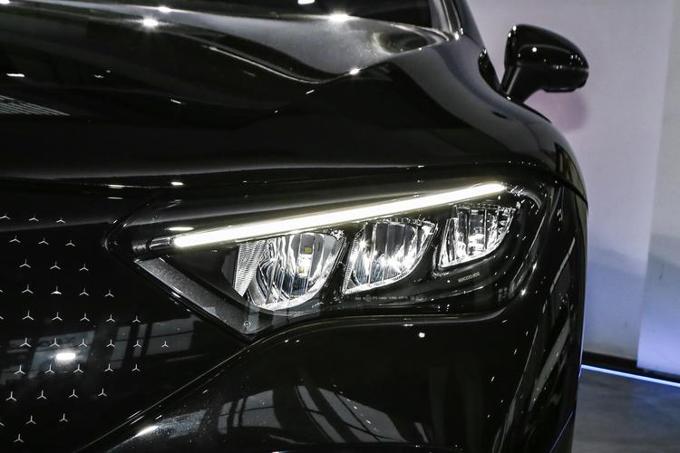Mercedes-Benz EQE - фото 10