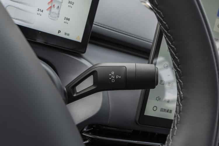Geely Starship 7 EM-i - фото 17