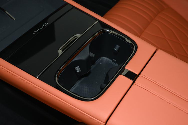 Lynk & Co 08 EM-P - фото 36