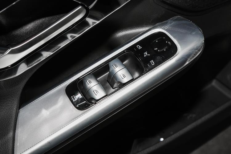 Mercedes-Benz EQE - фото 47