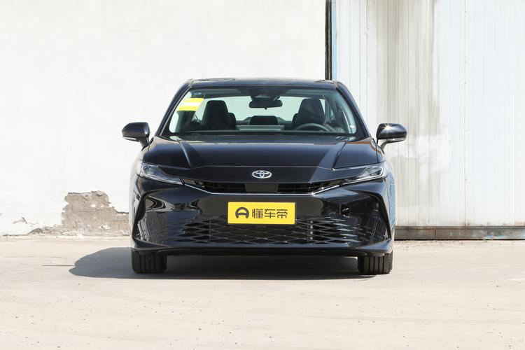 Toyota Camry - фото 2