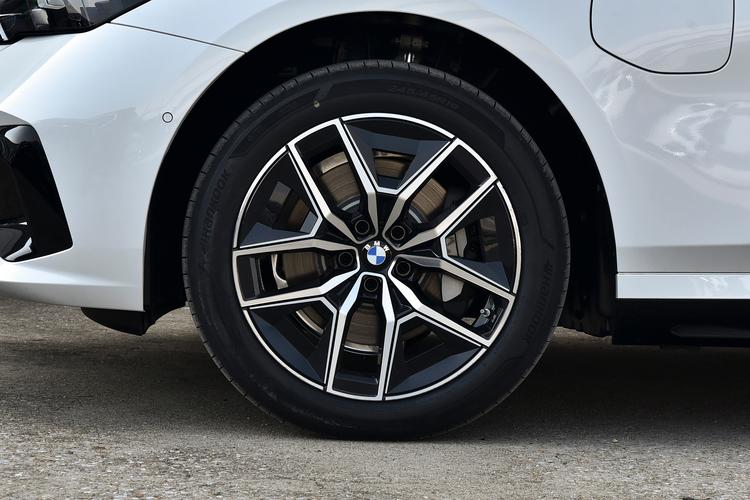 BMW i5 - фото 13