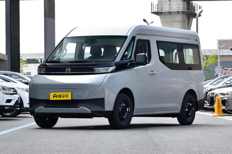Geely Farizon SuperVAN - фото 1