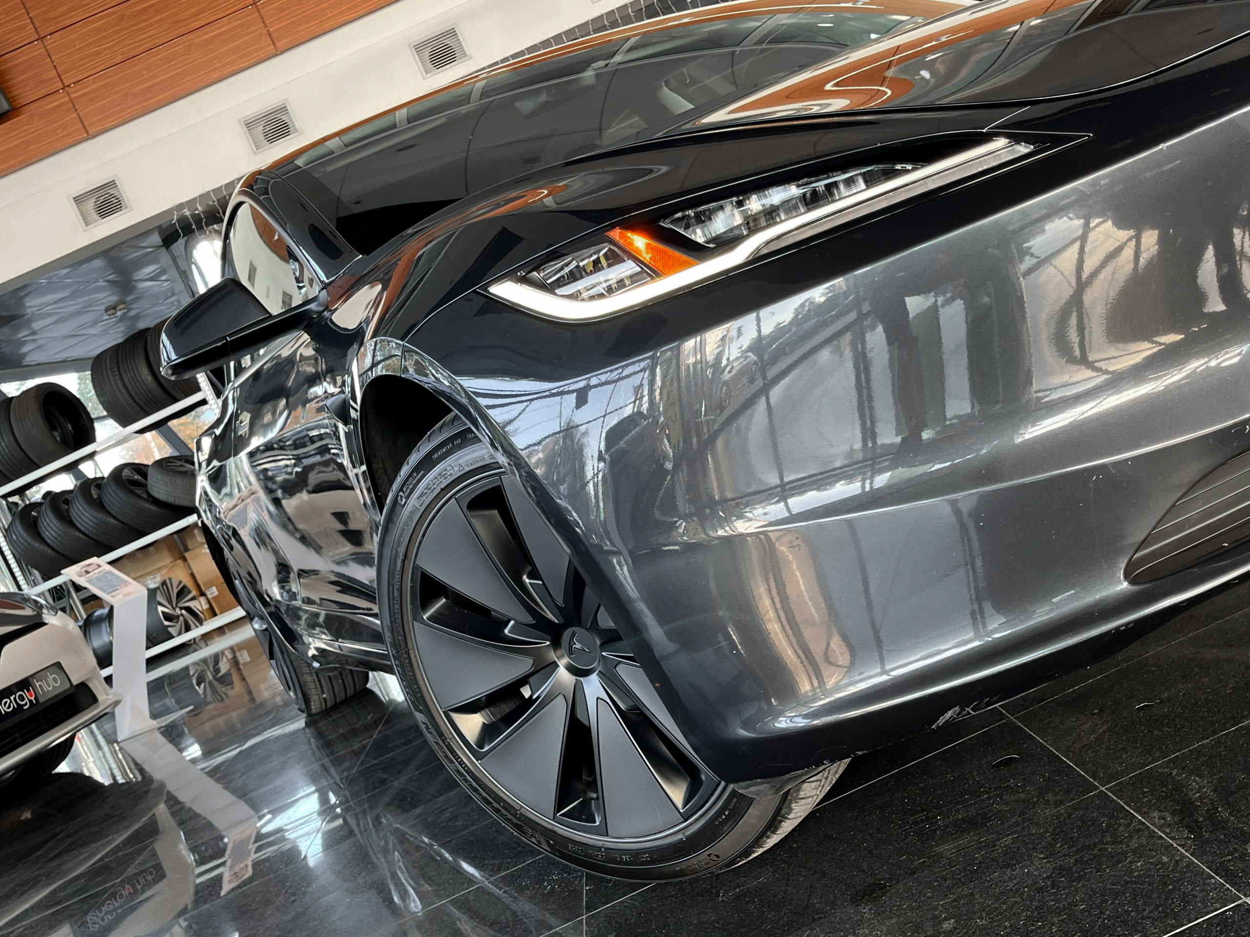 Tesla Model 3 - фото 6