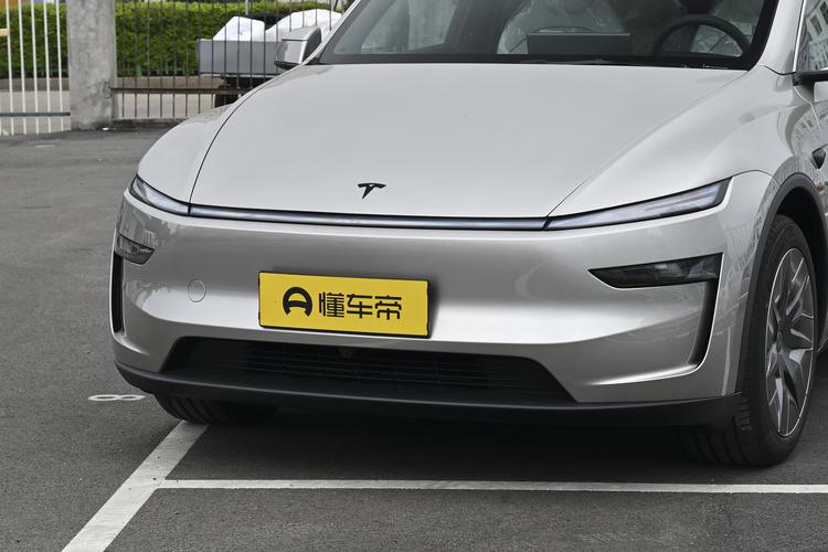 Tesla Model YL - фото 9