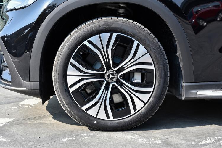Mercedes-Benz EQE SUV - фото 12
