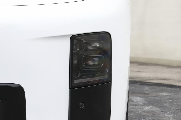 Li Auto i8 - фото 11