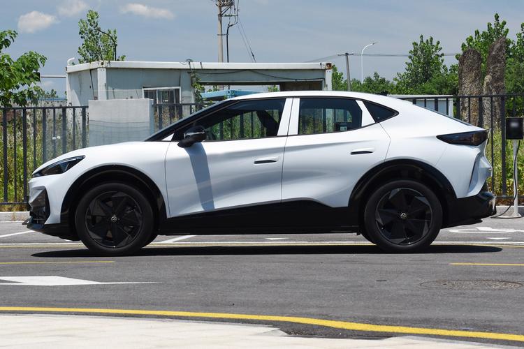 Volkswagen ID.UNYX - фото 4