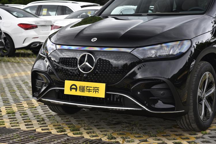 Mercedes-Benz EQE SUV - фото 9