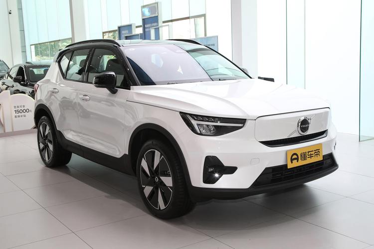 Volvo XC40 Recharge - фото 3