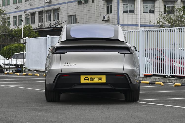 Tesla Model YL - фото 6