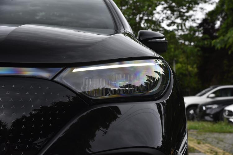 Mercedes-Benz EQE SUV - фото 12