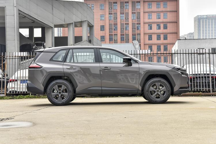 Toyota RAV4 - фото 8