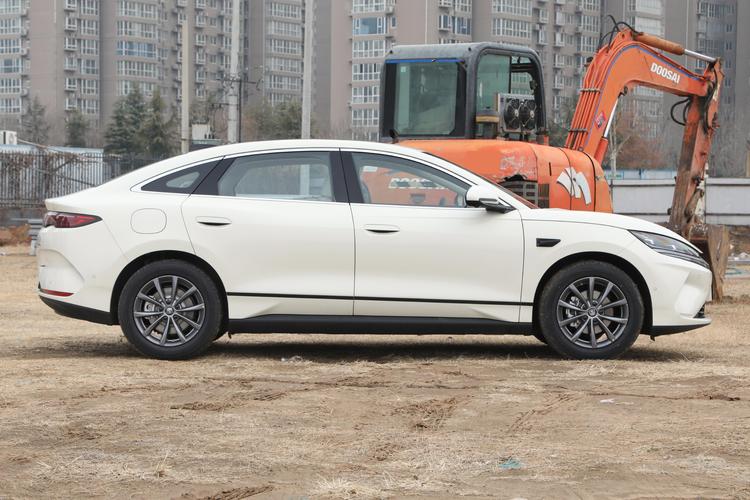 BYD Qin L EV - фото 8