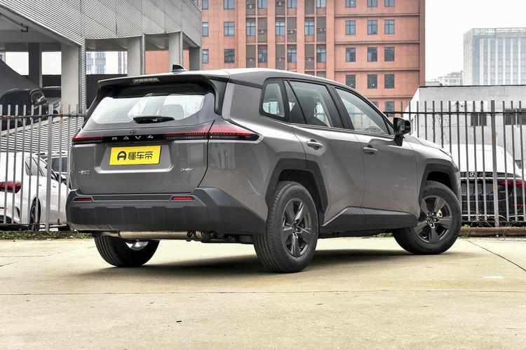 Toyota RAV4 - фото 7