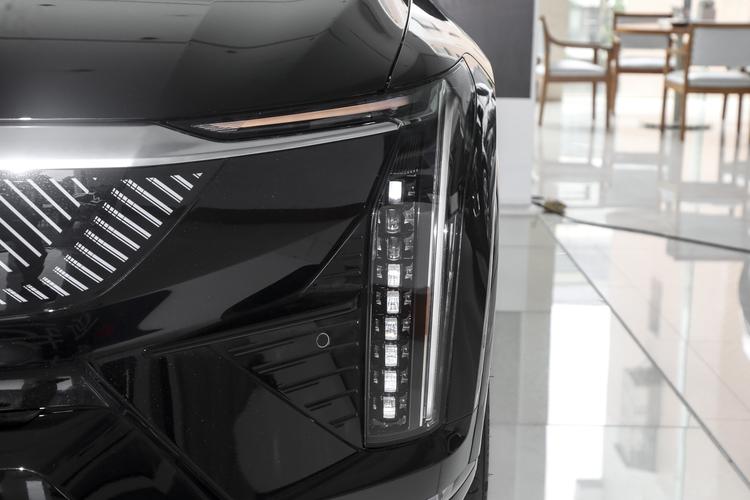 Cadillac Optiq - фото 11
