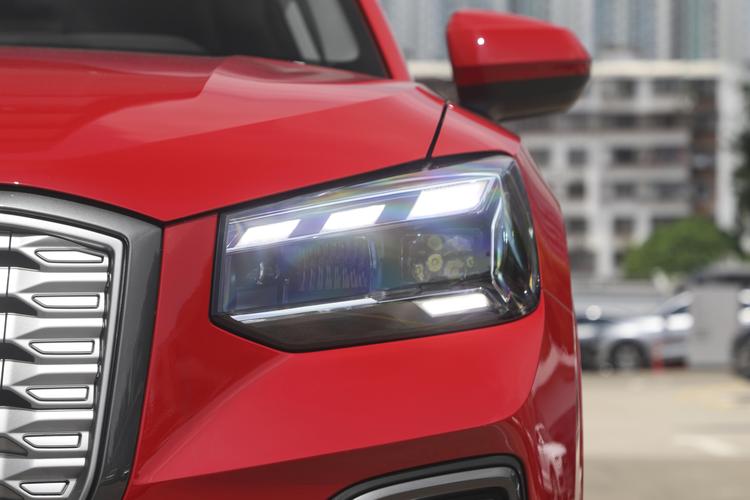 Audi Q2L e-tron - фото 12