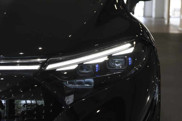 Mercedes-Benz EQS SUV - фото 12
