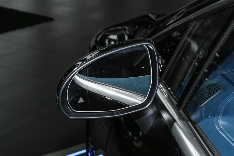 Mercedes-Benz EQE - фото 13