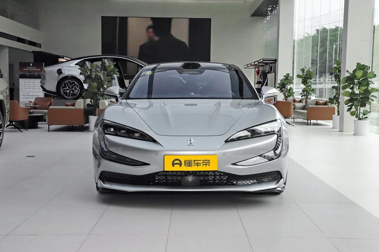 Yangwang U7 EV - фото 2
