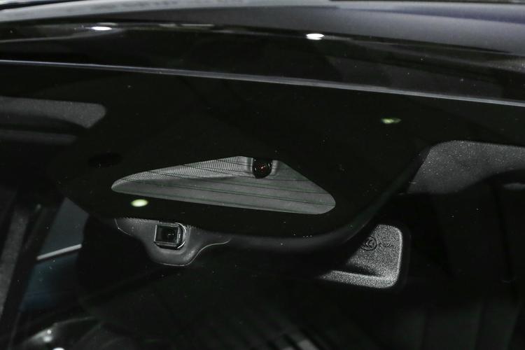 Mercedes-Benz EQE - фото 11