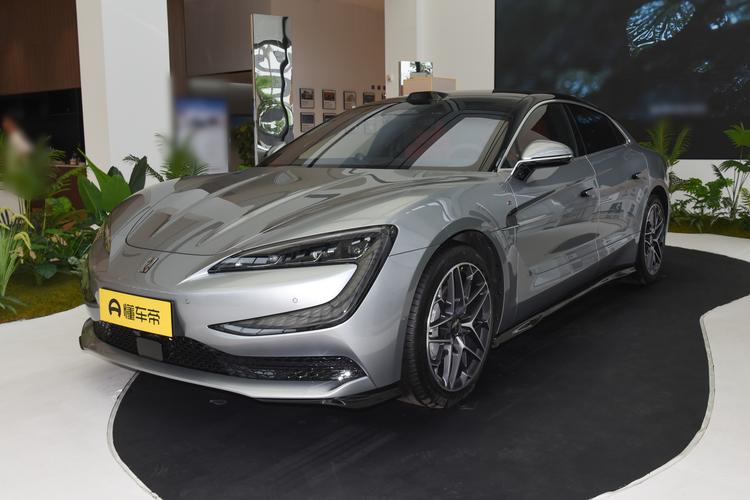 Yangwang U7 EV - фото 1