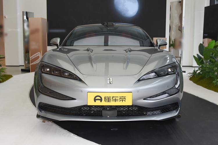 Yangwang U7 EV - фото 2