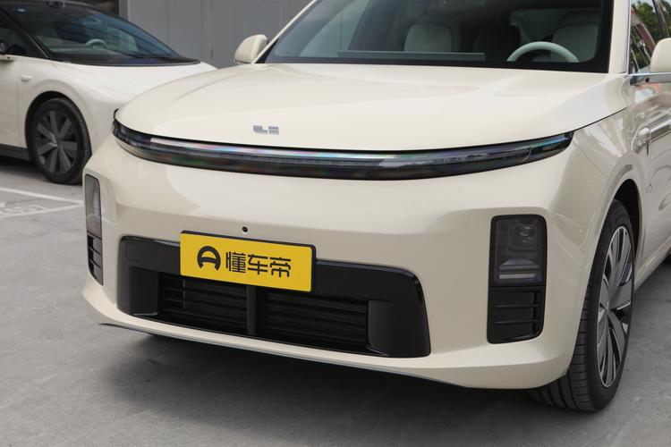 Li Auto L6 - фото 9